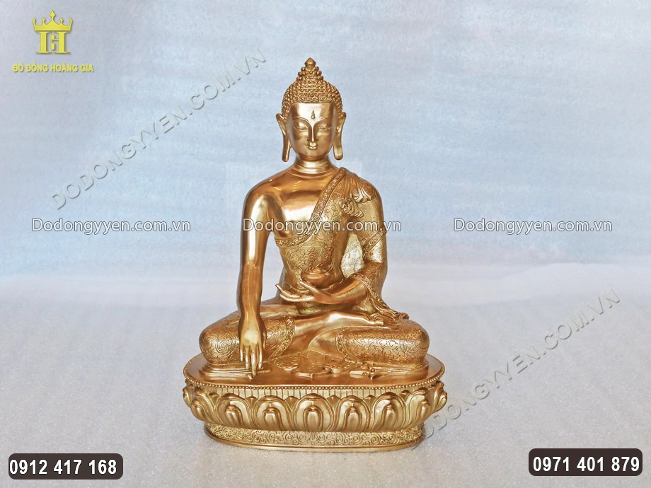 Bức tượng được đ&uacute;c c&acirc;n đối v&agrave; h&agrave;i h&ograve;a theo d&aacute;ng to&agrave;n th&acirc;n, thế ngồi đ&agrave;i sen